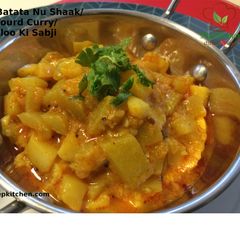 A picture of Dhudhi batata nu Shaak/bottlegourd curry/lauki aloo sabji.