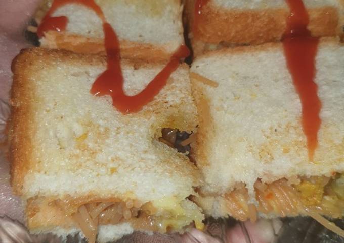 Vermicelli pasta sandwich bites