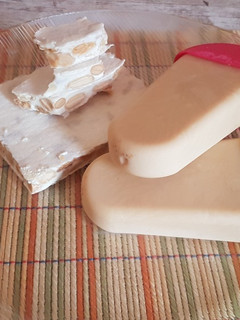Una foto de Helado de turrón blando