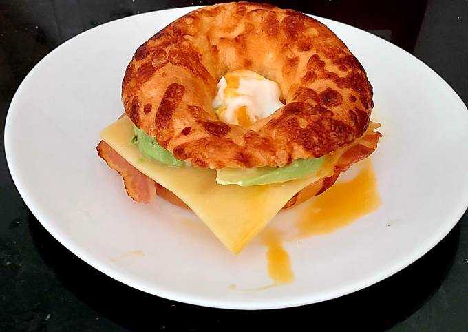 My filled cheese topped Bagel 🥯 🥓 🧀 🥑 🥚