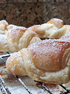 A picture of Croissants.