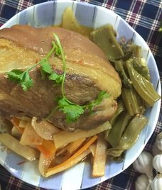 chân giò hầm nước dừa