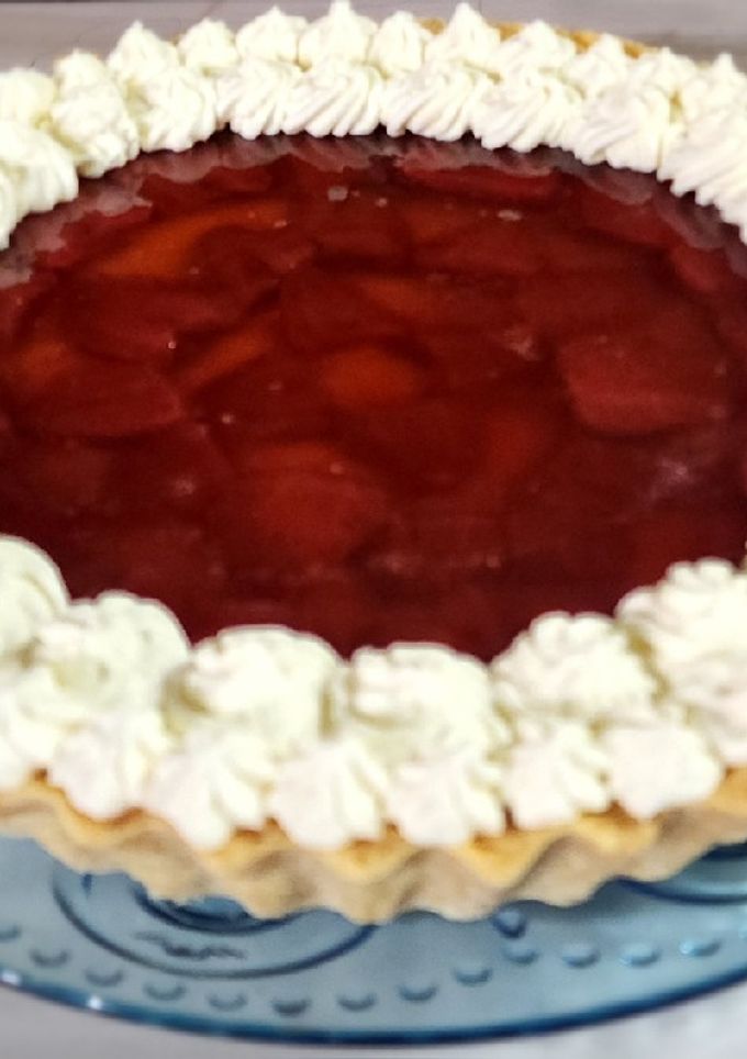 Una foto de Tarta de frutillas con crema pastelera 🍓🍰