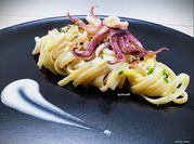 Una foto di linguine gamberi