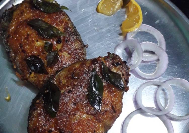 Steps to Prepare Super Quick Homemade Kerala Style Fish Fry Meen Varuthathu