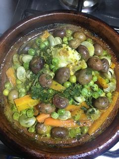صورة لوصفة طاجين البازلاء والفول والجزر