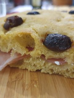Foto di Focaccia rustica alla zucca con lievito madre e olive taggiasche