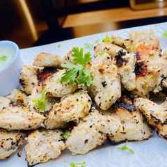 A picture of Juicy Smoky Chicken Malai Tikka.