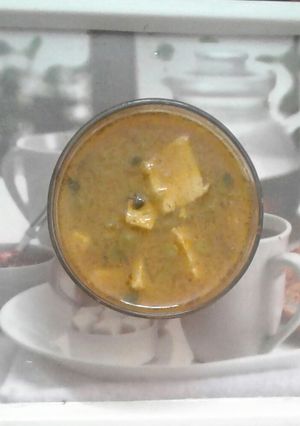 A picture of Matar Paneer.