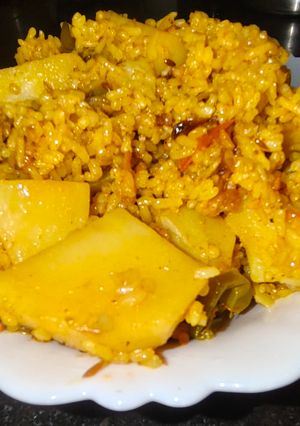 A picture of Up-style Aloo Tehri | Simple, Aromatic & Comforting 🍚🥔✨.