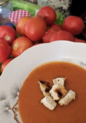 Una foto de Sopa de tomates 🍅