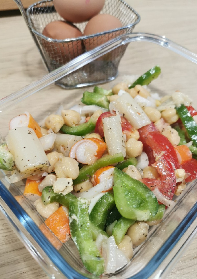 Una foto de Ensalada de garbanzos