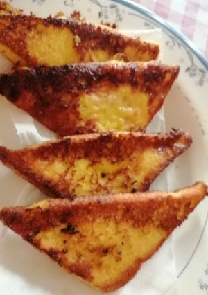 A picture of French toast.