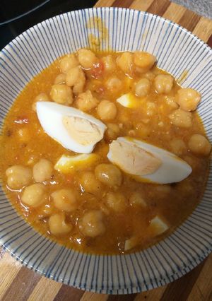 A picture of Stewed Chickpeas with Hard-Boiled Egg.
