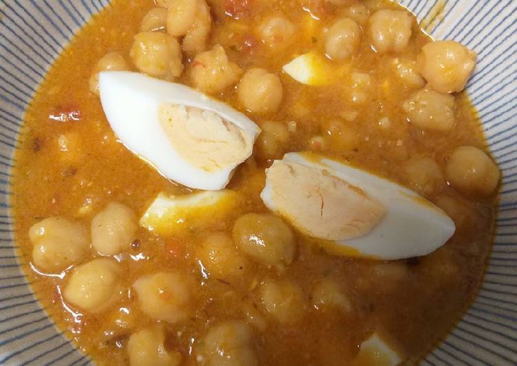 Garbanzos guisados con huevo duro Receta de Montse Fusté Cookpad