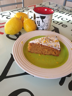 Una foto de Bizcocho de aceite oliva, limón y anís