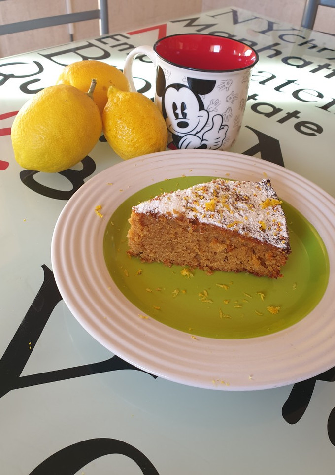 Una foto de Bizcocho de aceite oliva, limón y anís