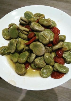 A picture of Stir fried broad beans with Chinese sausage.