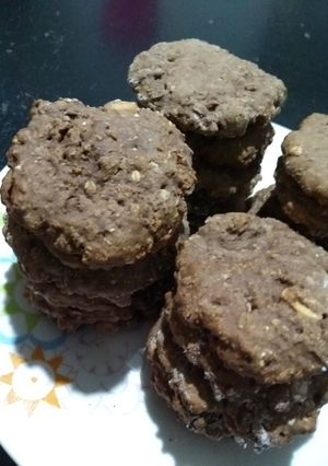 Una foto de Galletas veganas de avena, cacao y frutos secos