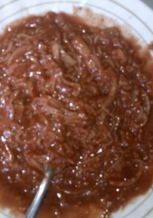 Une photo de Nouilles à la Sauce Soja avec Oignons et Tomates