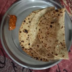 A picture of Paneer ke parathe.