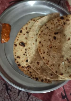 A picture of Paneer ke parathe.