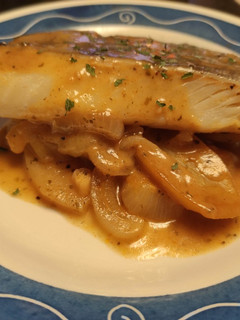 Una foto de Bacalao al Horno con Fusión de Basil Lemongrass, Yakiniku y Miel