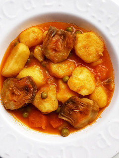Una foto de 🌱GUISO DE PATATAS Y ALCACHOFAS🌱
