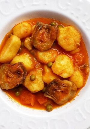 Una foto de 🌱GUISO DE PATATAS Y ALCACHOFAS🌱