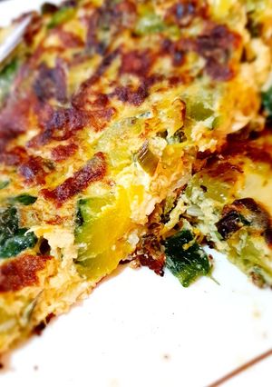 Una foto de Tortilla zapallito, puerro y morron verde