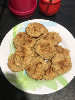 Una foto de Galletas de banana, avena y nuez (sin harina)