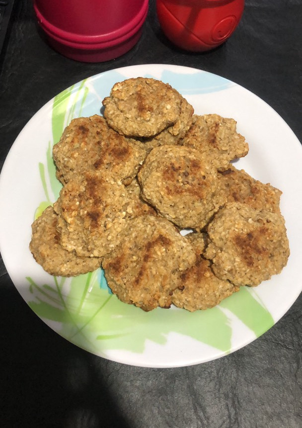 Una foto de Galletas de banana, avena y nuez (sin harina)