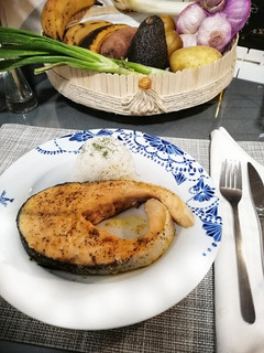 Una foto de Salmón en salsa de Mantequilla