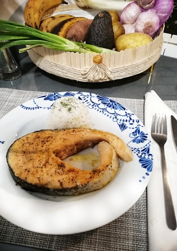 Una foto de Salmón en salsa de Mantequilla