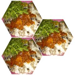 A picture of Shinkafa da wake da lettuce.