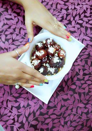 शकरकंद गुलाब जामुन (Sweet potatoes Gulab jamun recipe in hindi) रेसिपी मुख्य फोटो