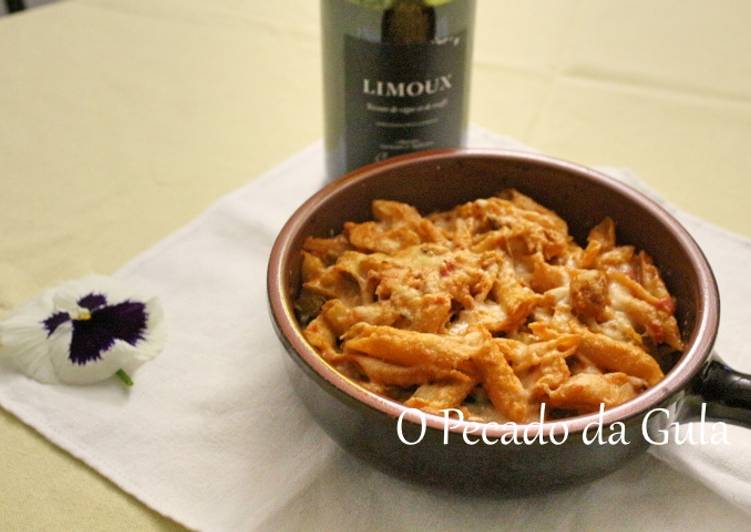 Simple Way to Prepare Super Quick Homemade Macarrão ao Forno da Jool com Atum