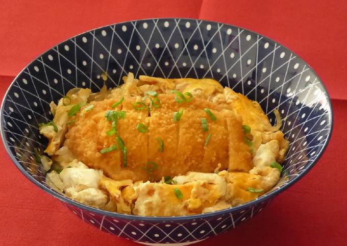 Veggie Schnitzel und Ei Reis-Bowl (Vegi Katsudon)