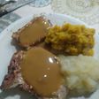 Costillas de cerdo con salsa de soja y puré de manzana