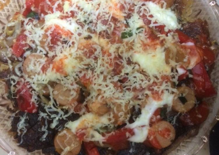Langkah Mudah untuk Menyiapkan Pizza martabak mie sosis yang Bisa Manjain Lidah