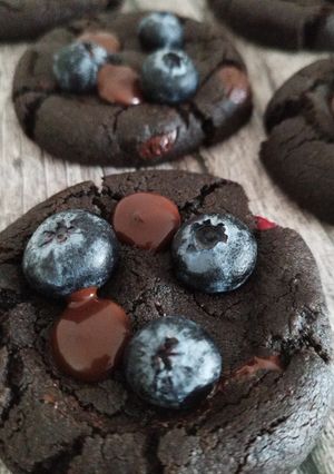 Une photo de Deep black blueberry cookies