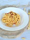 Pasta con pomodori secchi mandorle e alici