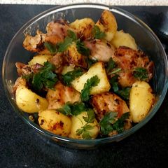 Greek Chicken & Potatoes 😊#mainmeal A picture of Greek Chicken & Potatoes 😊#mainmeal.