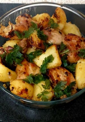A picture of Greek Chicken & Potatoes 😊#mainmeal.
