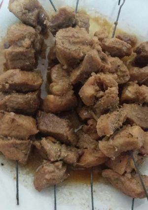 Una foto de Brochetas de cerdo en su jugo