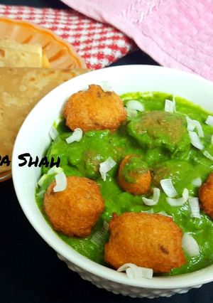 A picture of Urad dal kofta in garlicky spinach gravy.