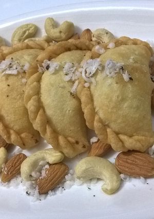 A picture of Mawa Gujiya.