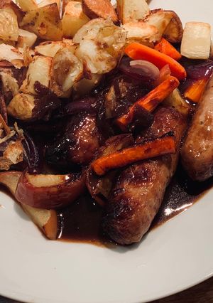 A picture of Sticky caramelised onion sauce.