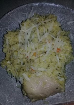 Una foto de Arroz amarillo con pollo