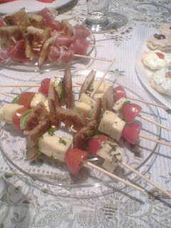 Una foto de Brochetas capresse